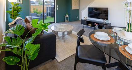 Serene Living: 2-bed w/ Carpark