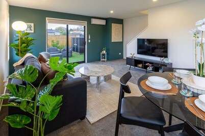 Serene Living: 2-bed w/ Carpark