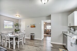 Interior - 1 Mi to Beach: Home w/ Patio & Grill in Hampton! (Hampton)