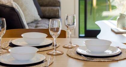 Elegant Living by Middleton Park, Fully Equipped