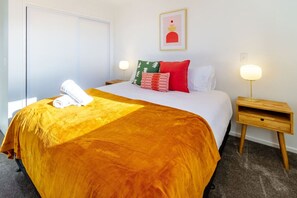 1 slaapkamer, een bureau, een strijkplank/strijkijzer, gratis wifi