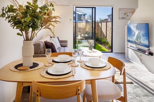 Elegant Living by Middleton Park, Fully Equipped