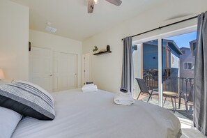 2 bedrooms, desk, iron/ironing board, Internet - 2 Mi to Dtwn Flagstaff: Home w/ Balcony! (Flagstaff)