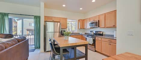 Fridge, microwave, stovetop, dishwasher
