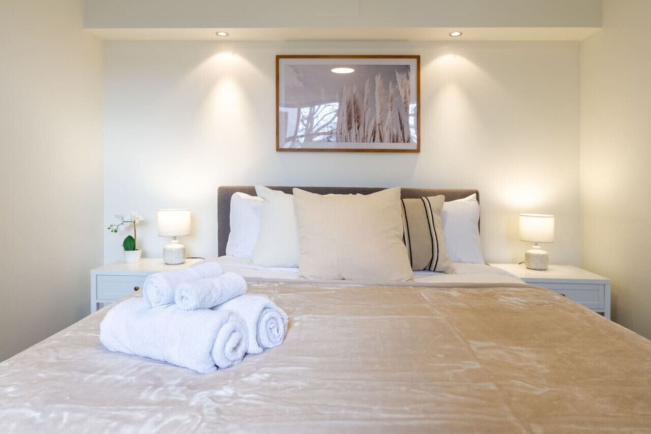 3 bedrooms, iron/ironing board, free WiFi, bed sheets