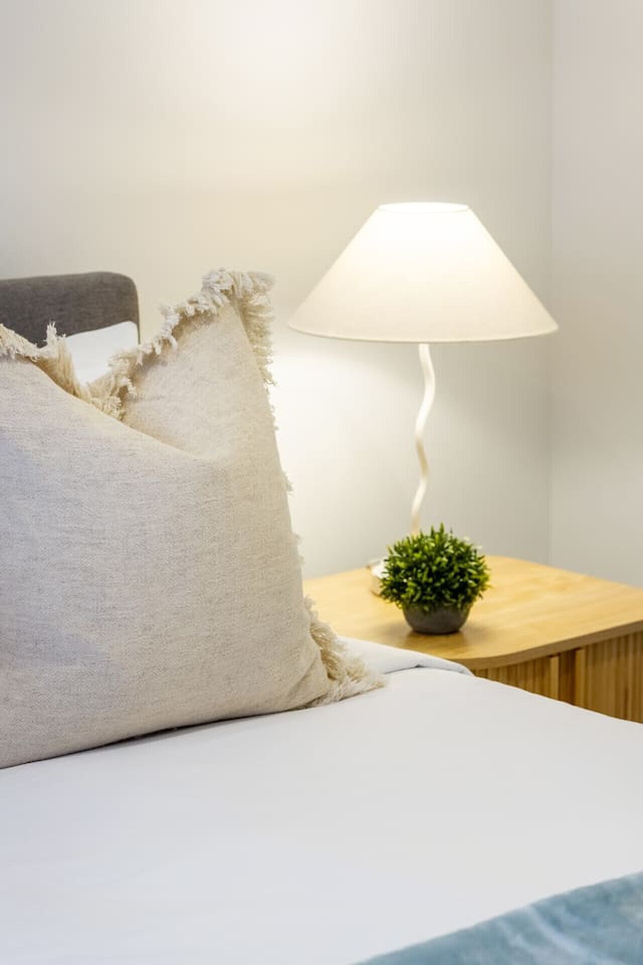 2 habitaciones, escritorio, tabla de planchar con plancha y wifi gratis 