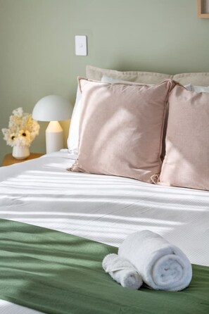 2 bedrooms, desk, iron/ironing board, free WiFi