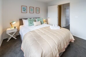 2 slaapkamers, een strijkplank/strijkijzer, gratis wifi, beddengoed