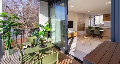 Warm Central City Apartment w/ 2 Free Carparks