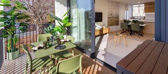 Warm Central City Apartment w/ 2 Free Carparks