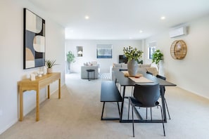 Dining - Church Corner, Parking and Large Living Area (Christchurch)