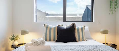 4 bedrooms, desk, iron/ironing board, travel cot