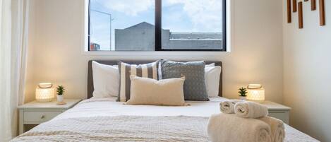 4 Schlafzimmer, Schreibtisch, Bügeleisen/Bügelbrett, Reisekinderbett