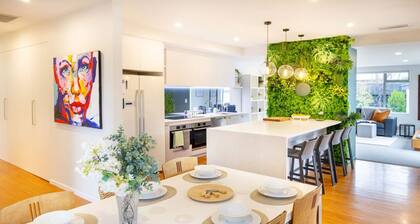 Private Family City Retreat, Sleeps 8