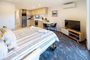 1 bedroom, iron/ironing board, free WiFi, bed sheets