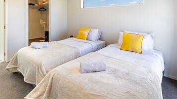 1 dormitorio, tabla de planchar con plancha, wifi gratis y ropa de cama