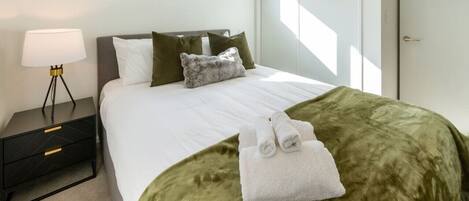 4 bedrooms, iron/ironing board, free WiFi, bed sheets