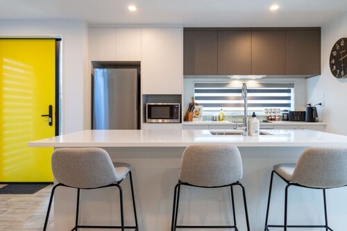 Urban comfort and parking near Avebury Park