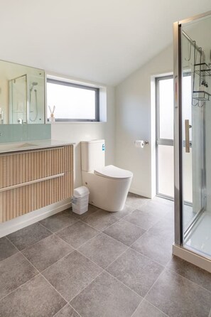 Hair dryer, towels - Spacious Stay near Avon River w/ Carpark (Christchurch)