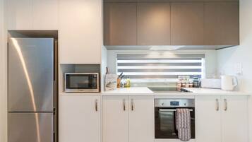 Refrigerador, microondas, horno, placa de cocina