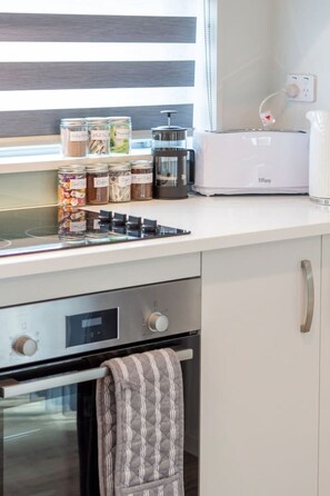 Fridge, microwave, oven, stovetop