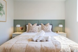 2 عدّة غرف نوم ومكواة/لوح كي وسرير سفر وواي ف�اي مجانًا