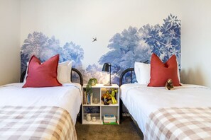 2 bedrooms, iron/ironing board, travel cot, free WiFi