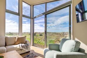 Smart TV, books, offices