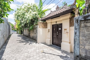 Property entrance - Villa Amaro - 2 Bedrooms (Seminyak)