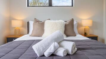 2 bedrooms, iron/ironing board, travel cot, free WiFi