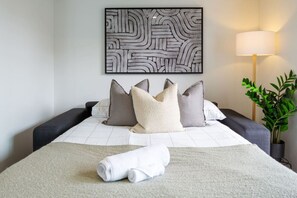 2 bedrooms, iron/ironing board, travel cot, free WiFi