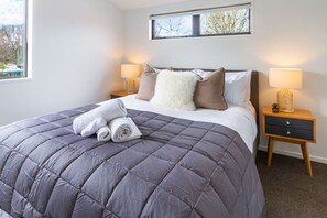 2 bedrooms, iron/ironing board, travel cot, free WiFi