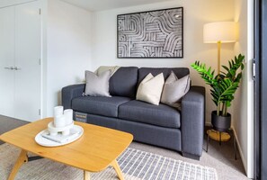 Smart TV - Cosy Family Haven by Waltham Pool (Christchurch)
