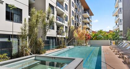 Modern 2B2B Suit only 10mins to Airport/Southbank