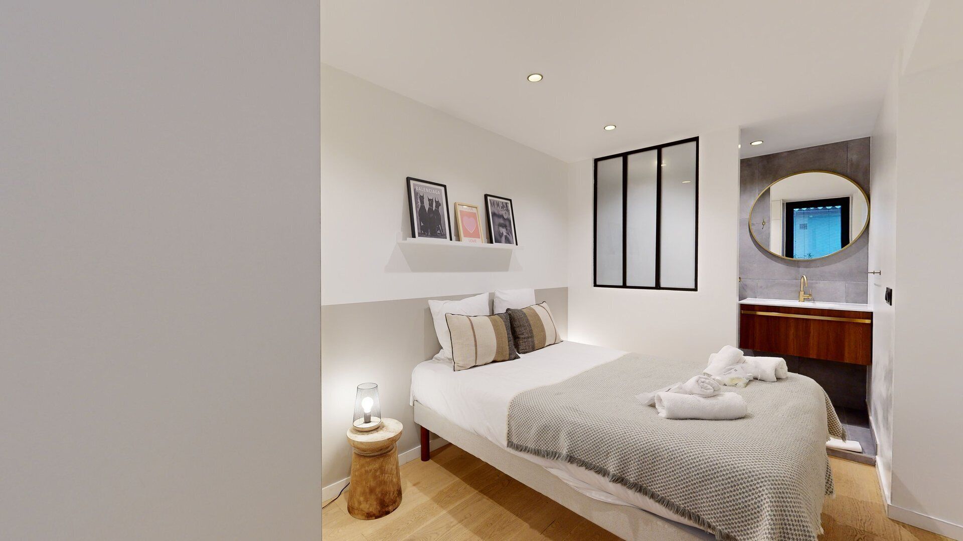 2 bedrooms, desk, iron/ironing board, WiFi