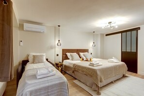 4 bedrooms, desk, iron/ironing board, WiFi