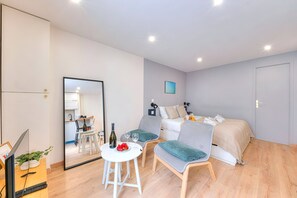 Iron/ironing board, internet, bed sheets