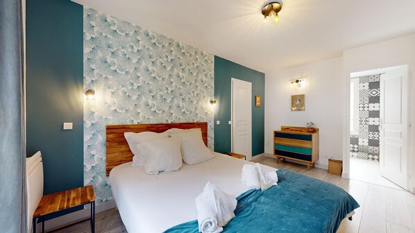 3 Schlafzimmer, Schreibtisch, Bügeleisen/Bügelbrett, WLAN