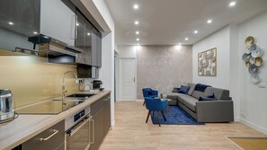 Fridge, microwave, oven, dishwasher - TBS 20 - Superb modern and spacious apartment (Paris)