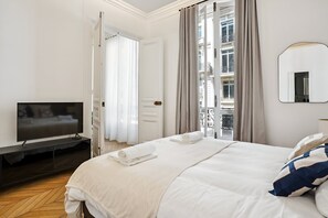 3 bedrooms, iron/ironing board, internet, bed sheets - TBS 153 - Elegant suite with exceptional standing (Paris)