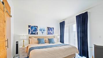 2 bedrooms, desk, iron/ironing board, WiFi