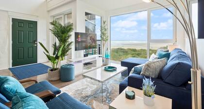 Amazing Oceanfront Views! Steps to the Sand! Rockaway 2BR Condo Nedonna Beach!