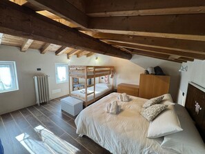 1 dormitorio, escritorio, tabla de planchar con plancha y wifi gratis