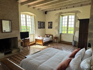 9 dormitorios, tabla de planchar con plancha, wifi y ropa de cama