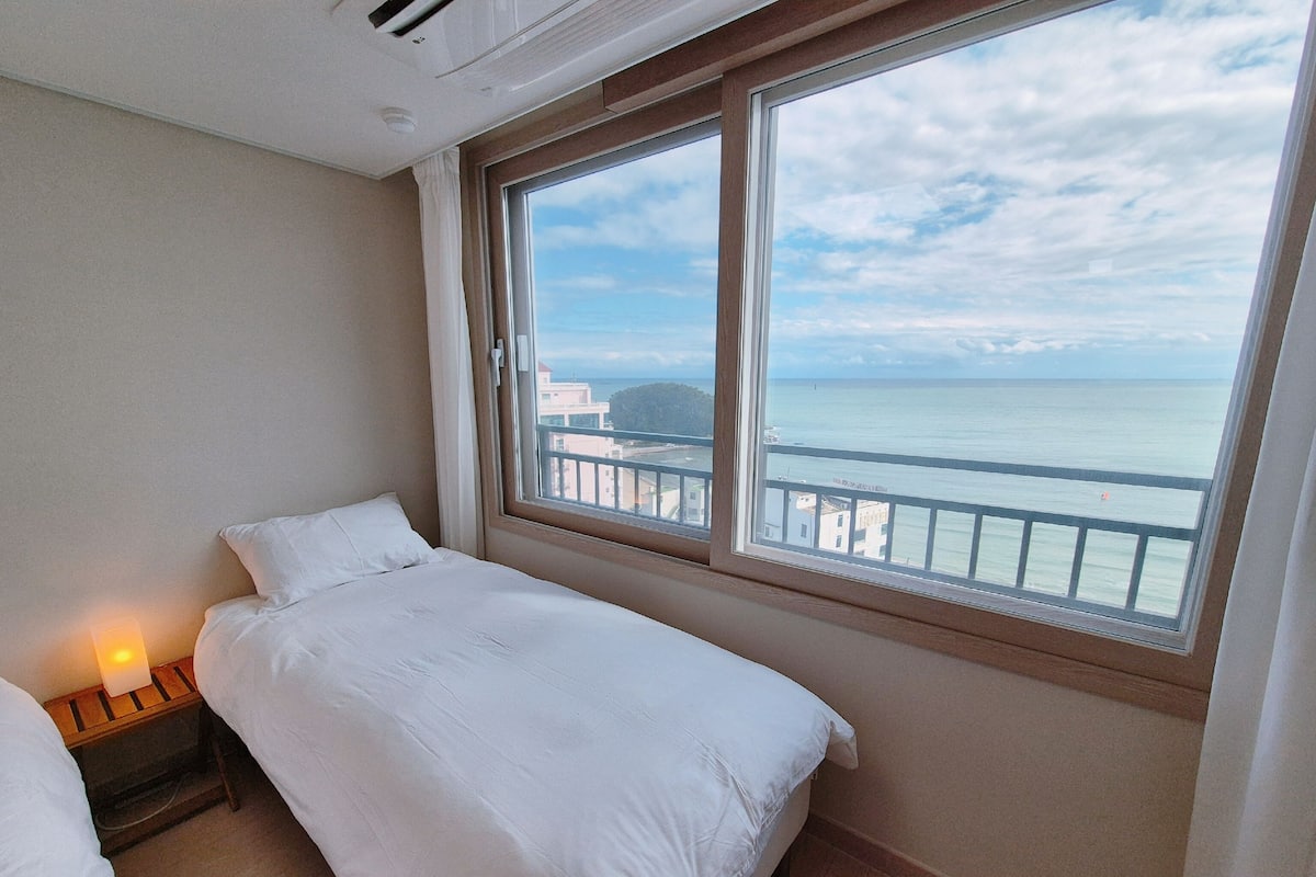 Classic Twin Room, Ocean View | 3 bedrooms, desk, free WiFi