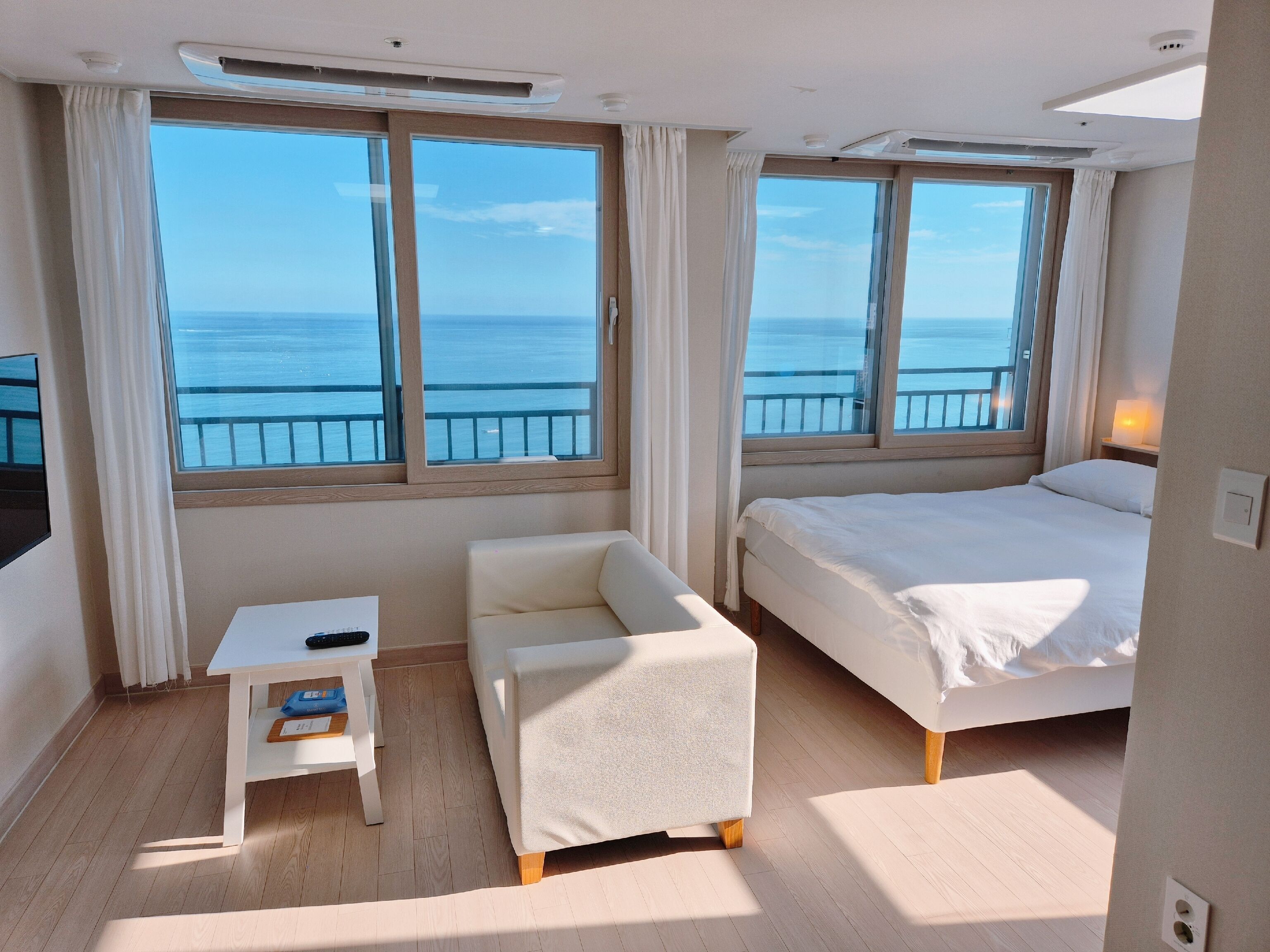 Deluxe Double Room, Ocean View | Desk, free WiFi