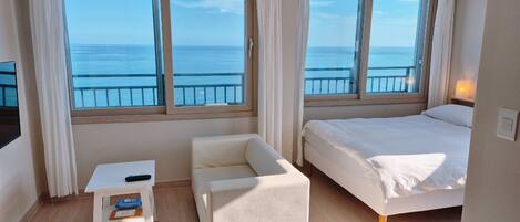 Deluxe Double Room, Ocean View | Desk, free WiFi