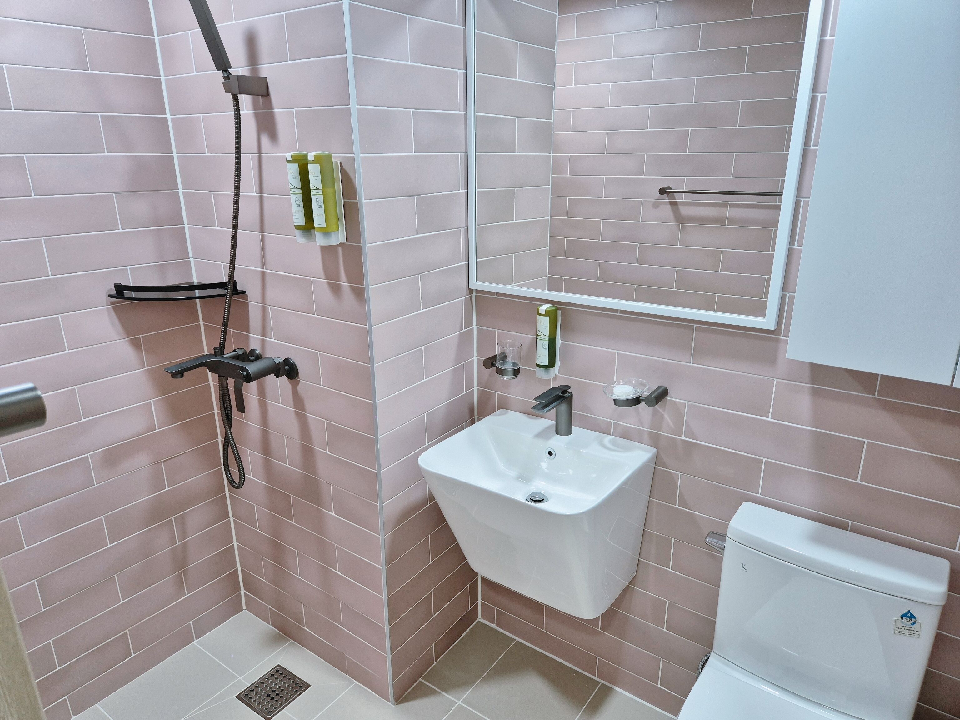 Classic-Doppelzimmer, Meerblick | Badezimmer | Dusche, kostenlose Toilettenartikel, Haartrockner, Handtücher