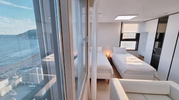 Deluxe-Zweibettzimmer, Meerblick | Schreibtisch, kostenloses WLAN