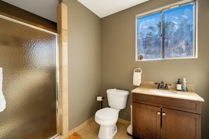 Haartrockner, Handtücher, Seife, Shampoo